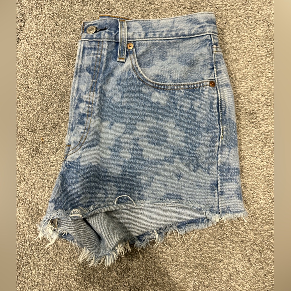 Levi's Women's 501 Light Blue Tie-Dye Jean Shorts - Size 29 - Picture 7 of 13